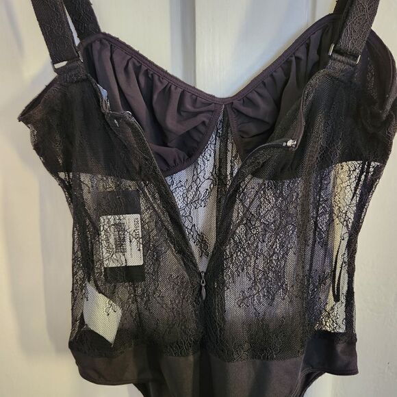 Danielle Bernstein Lace Thong Bodysuit Size 10 - Picture 9 of 10